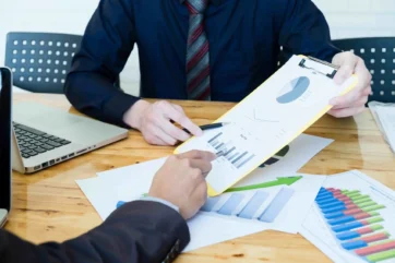 business-team-situation-present-share-idea-2-scaled.webp
